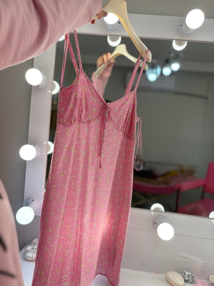 Pembe  Kısa Elbise KUMAŞI ÇOK GÜZEL - Görsel 2