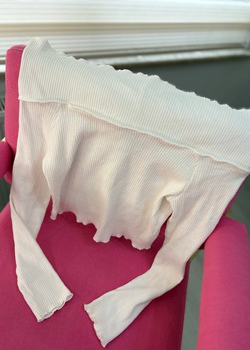 BERSHKA MADONNA YAKA CROP YUMOŞ BLUZ - Görsel 4