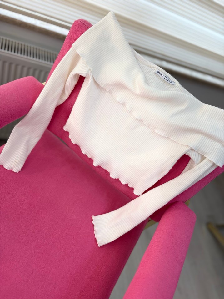 BERSHKA MADONNA YAKA CROP YUMOŞ BLUZ - Görsel 3