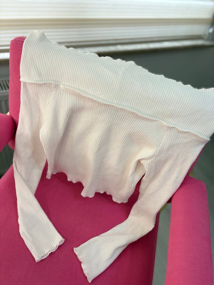 BERSHKA MADONNA YAKA CROP YUMOŞ BLUZ - Görsel 4