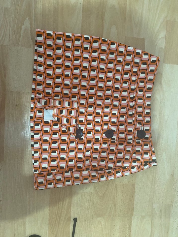 Düğmeli Retro Desenli Mini Etek - Görsel 4