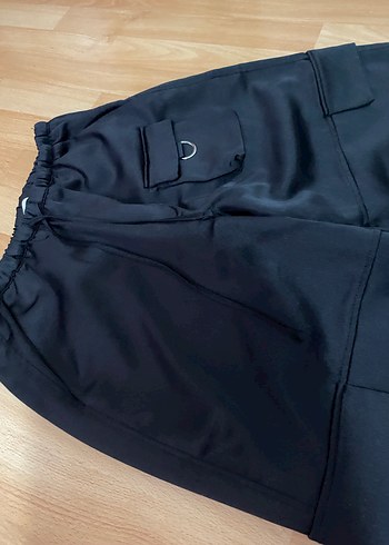 Kadın Siyah Saten Kemerli Geniş Paça Pantolon - Görsel 4