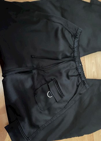 Kadın Siyah Saten Kemerli Geniş Paça Pantolon - Görsel 3