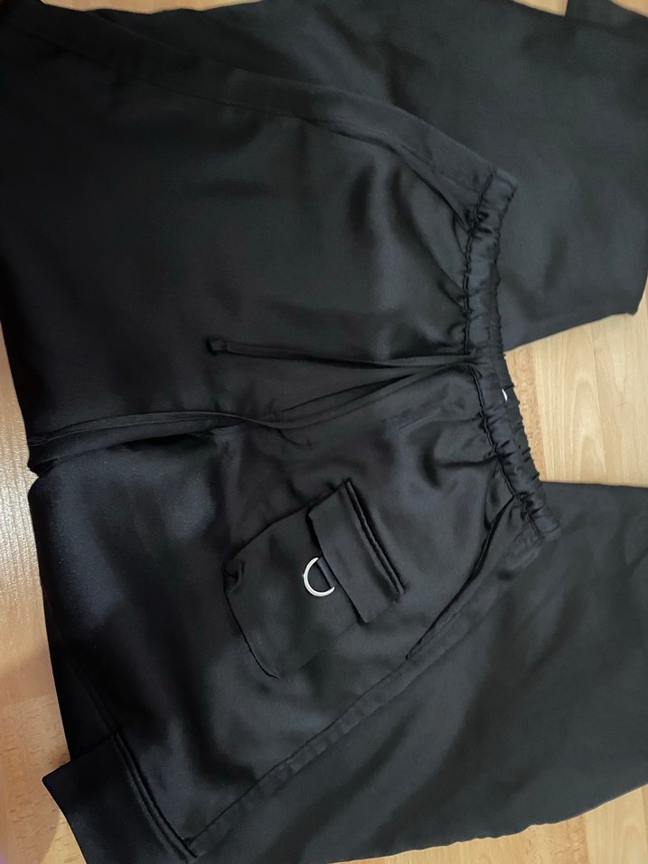 Kadın Siyah Saten Kemerli Geniş Paça Pantolon - Görsel 3