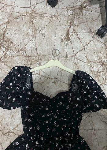 Siyah V Yaka Desenli Fırfırlı Midi Elbise - Görsel 2