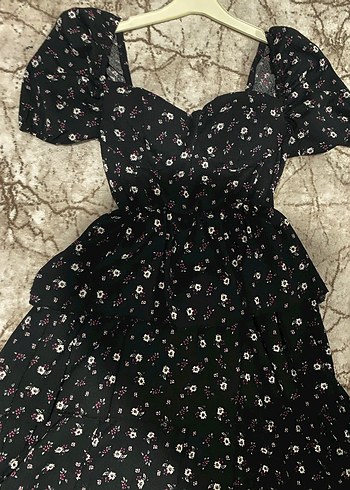 Siyah V Yaka Desenli Fırfırlı Midi Elbise - Görsel 3