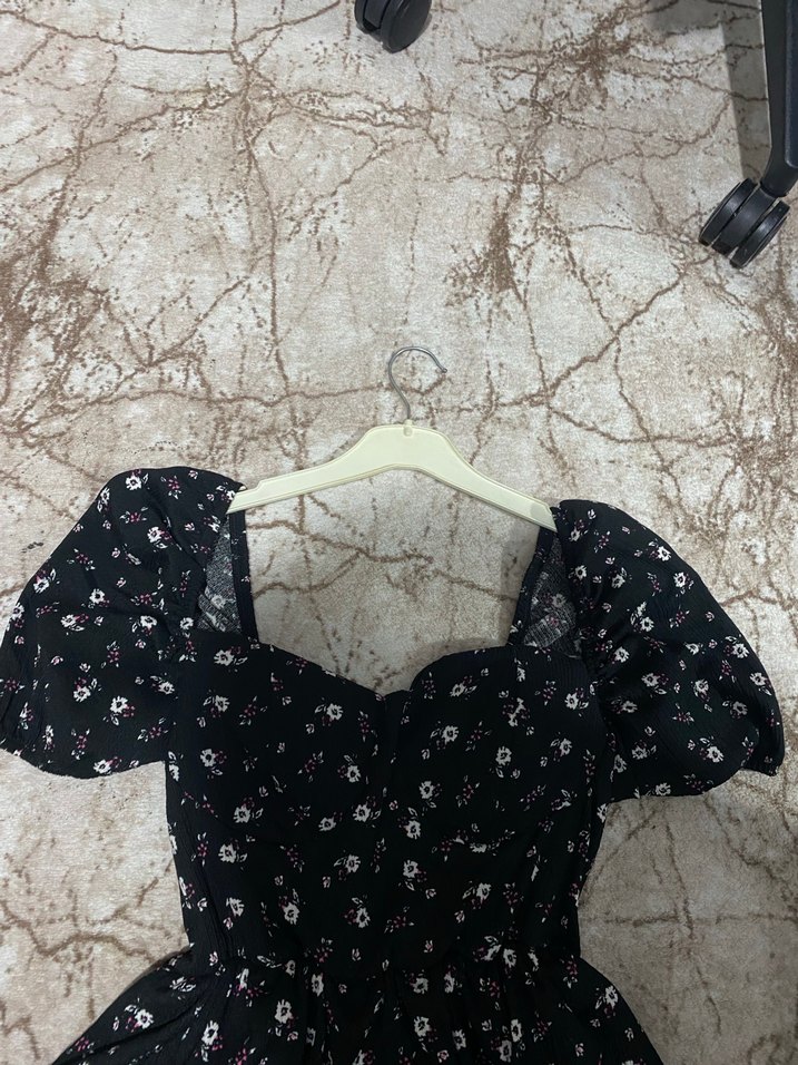 Siyah V Yaka Desenli Fırfırlı Midi Elbise - Görsel 2