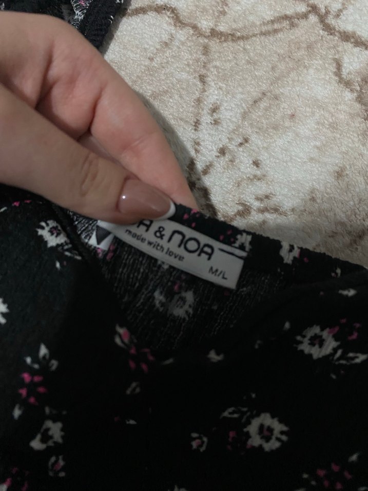 Siyah V Yaka Desenli Fırfırlı Midi Elbise - Görsel 4