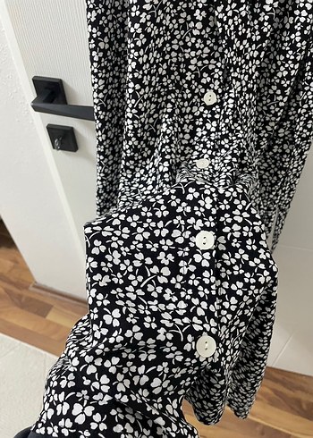 Düğmeli çiçekli uzun elbise - Görsel 3