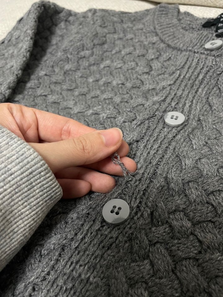 Düğmeli gri kadın kazak - Görsel 2