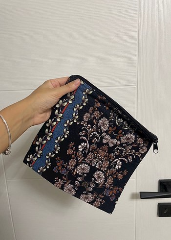 Maybelline Maskara ve Makyaj Çantası - Görsel 5