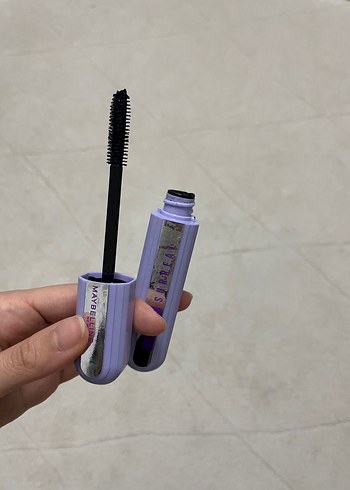 Maybelline Maskara ve Makyaj Çantası - Görsel 2