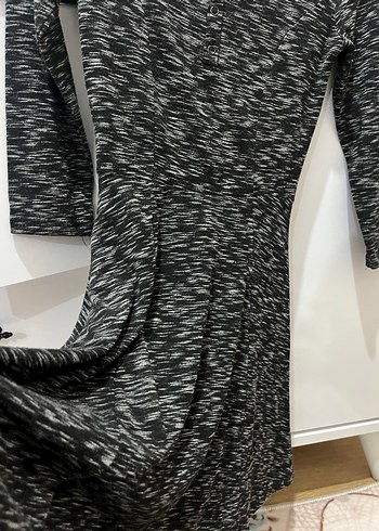 V Yaka Uzun Kollu Siyah Gri Midi Elbise - Görsel 4