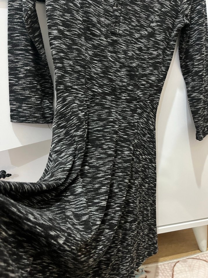 V Yaka Uzun Kollu Siyah Gri Midi Elbise - Görsel 4