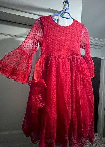 Kız Çocuk Kırmızı Dantel elbise  bir adet kuşak ve dantel toka - Görsel 3