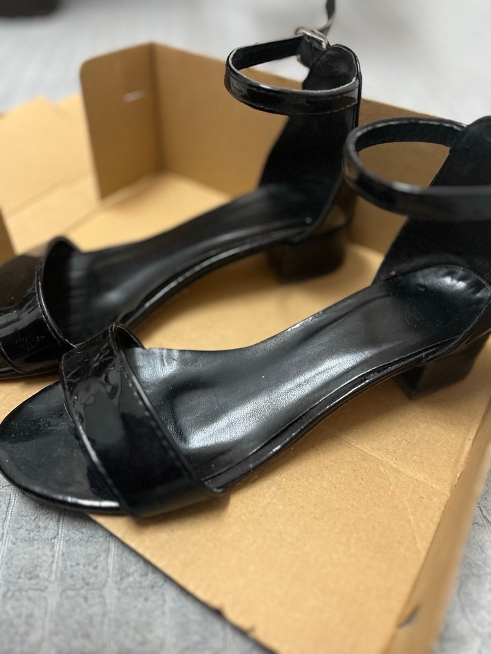 Siyah Rugan Tokalı Kadın Topuklu Sandalet - Görsel 2