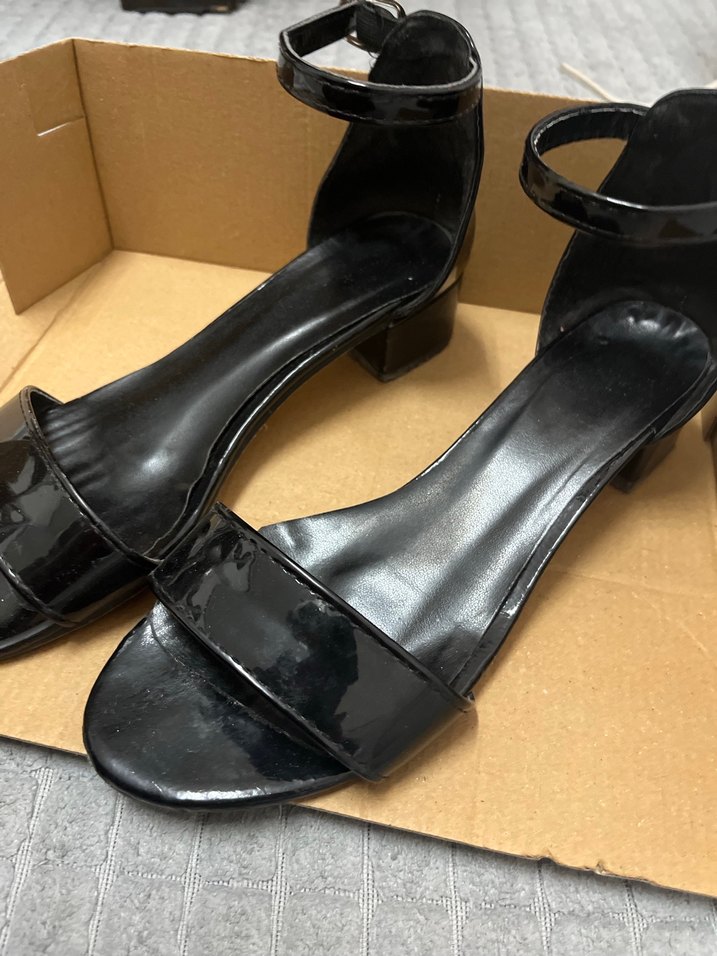 Siyah Rugan Tokalı Kadın Topuklu Sandalet - Görsel 3