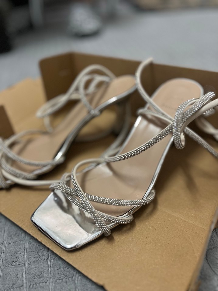 Gri Parlak Yılan Desenli Bağcıklı Stiletto - Görsel 2