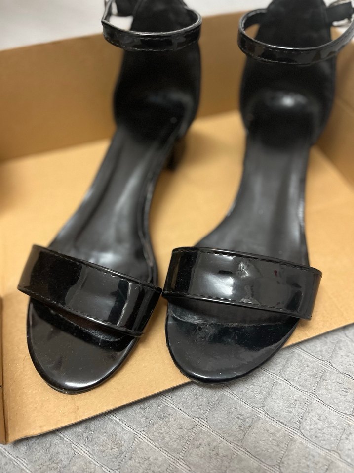 Siyah Parlak Yılan Desenli Topuklu Sandalet - Görsel 2