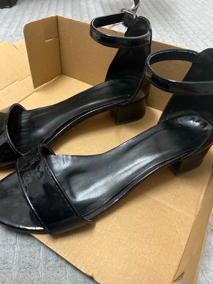 Siyah Parlak Yılan Desenli Topuklu Sandalet - Görsel 3