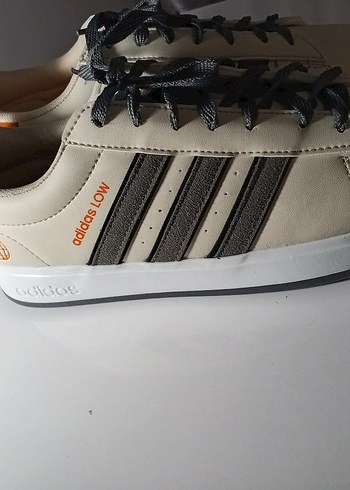 Gri Çizgili Beyaz Bağcıklı  adidas LOW Ayakkabı - Görsel 3