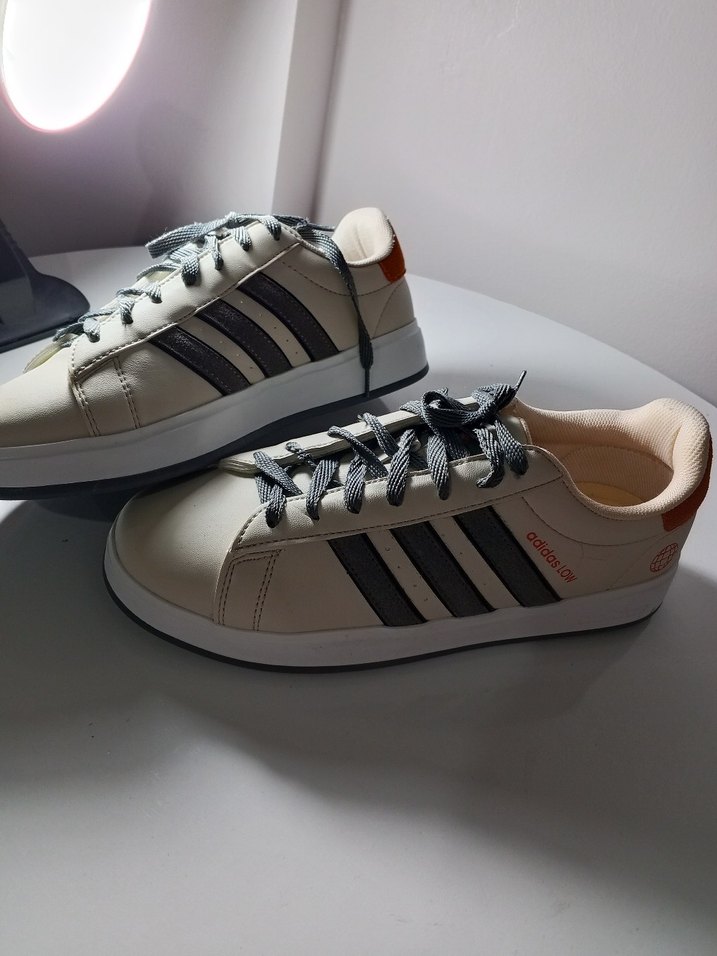 Gri Çizgili Beyaz Bağcıklı  adidas LOW Ayakkabı - Görsel 2
