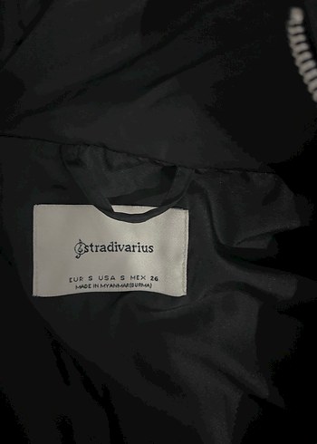 Stradivarius Siyah Fermuarlı Kadın Kışlık Mont - Görsel 4