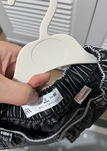 Zara Erkek Çocuk Siyah Baskılı Bol Kesim Kot Pantolon - Görsel 6