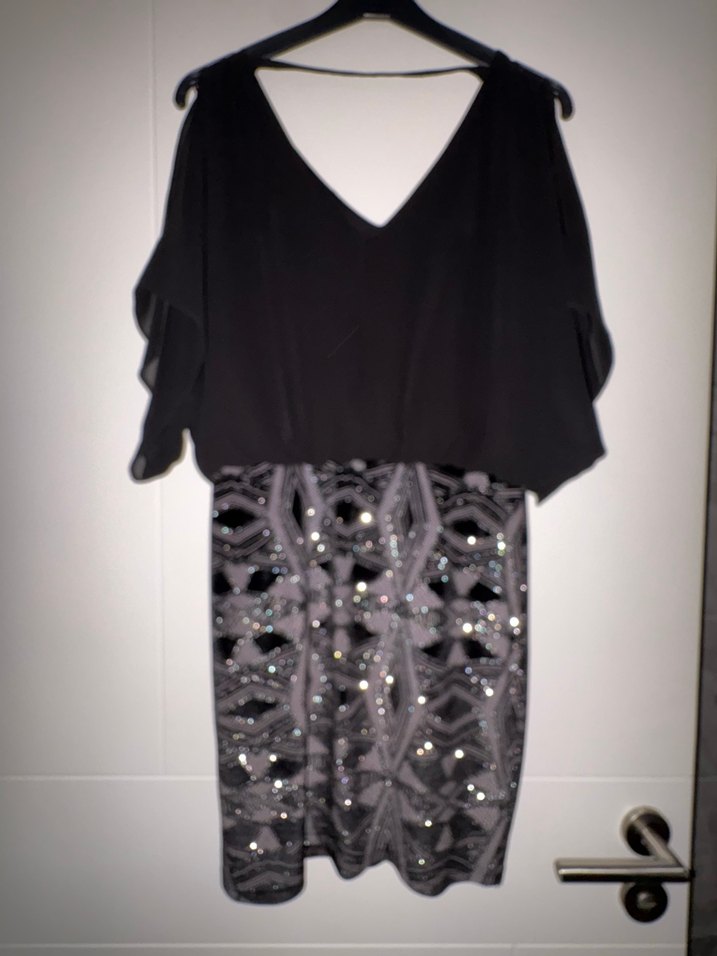 V Yaka elbise - Görsel 4