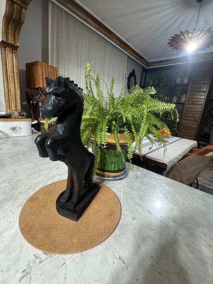 El oyması ahşap at figürü - Görsel 3