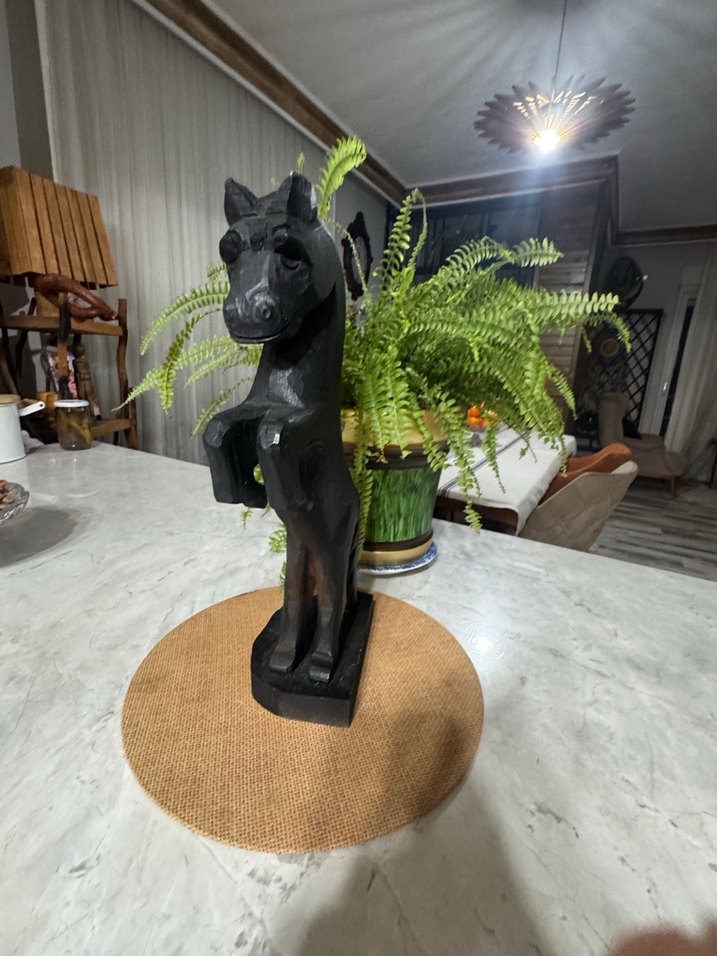 El oyması ahşap at figürü - Görsel 2