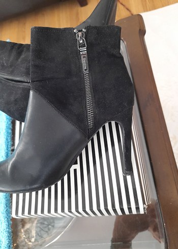 Siyah Süet ve deri desenli Stiletto Topuklu Kadın Bot