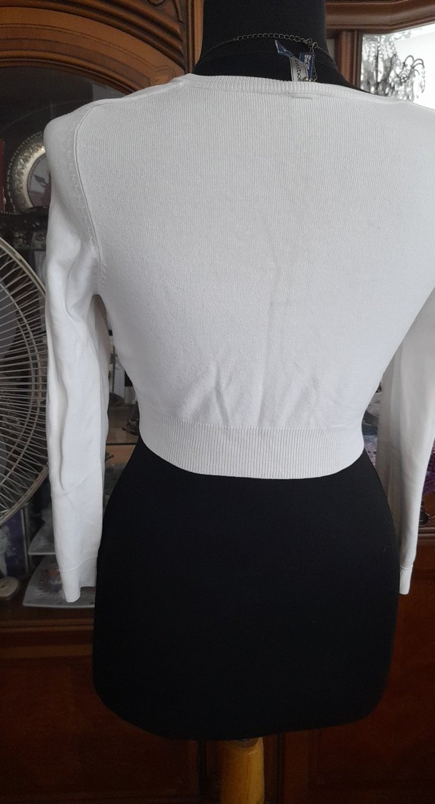 Kız Çocuk Beyaz Pamuklu Düğmeli Bolero - Görsel 2