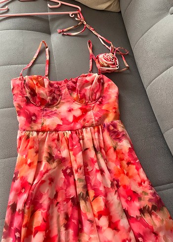 Çiçekli midi boy elbise Trendyolmilla - Görsel 2