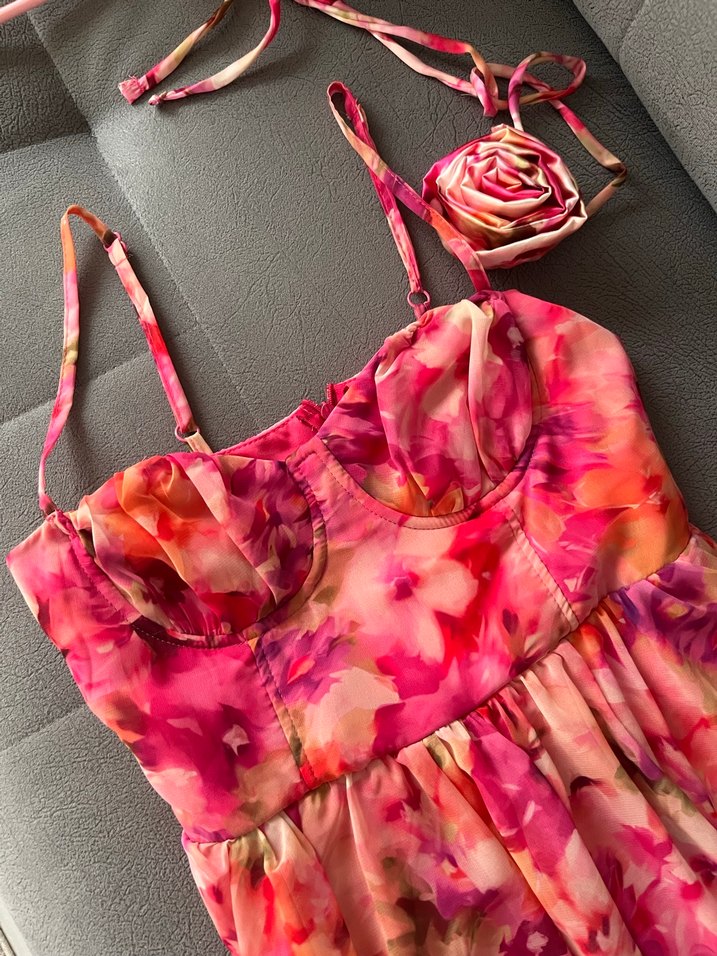 Çiçekli midi boy elbise Trendyolmilla - Görsel 3