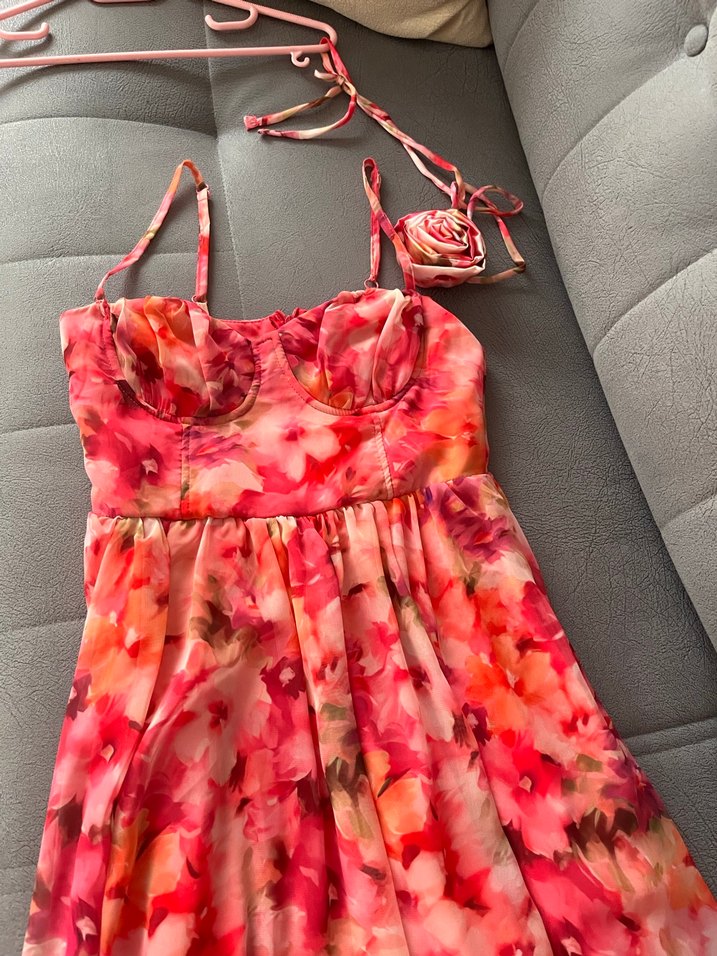 Çiçekli midi boy elbise Trendyolmilla - Görsel 2