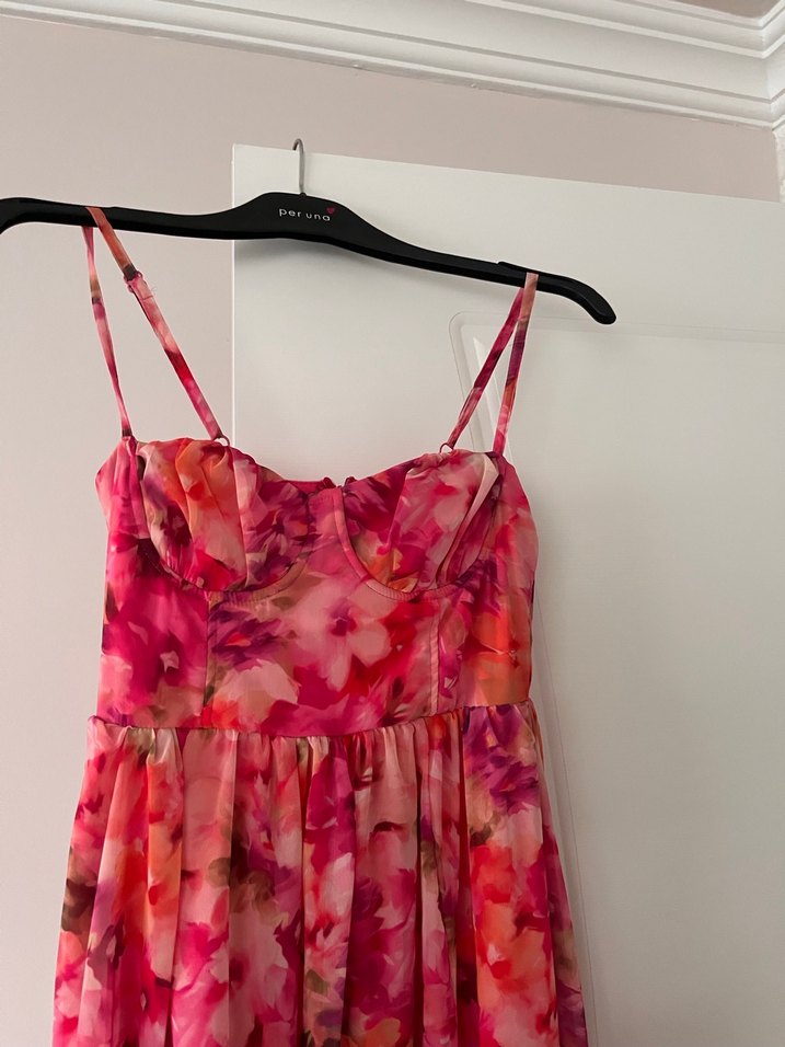 Çiçekli midi boy elbise Trendyolmilla - Görsel 5