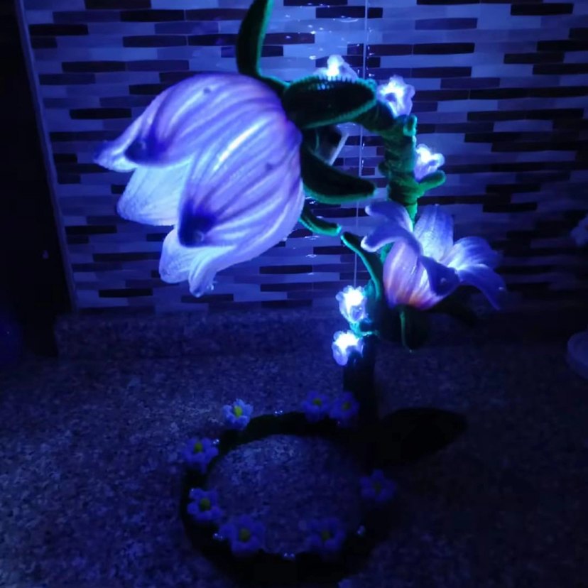 El Yapımı Işıklı Tel Çiçek Dekoru - Görsel 2