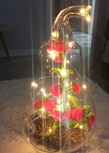 Cam Fanus İçinde Renkli Kırmızı Çiçekler - Görsel 4