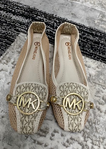 Diğer Michael Kors Bej Monogramli Altin Detayli Babet