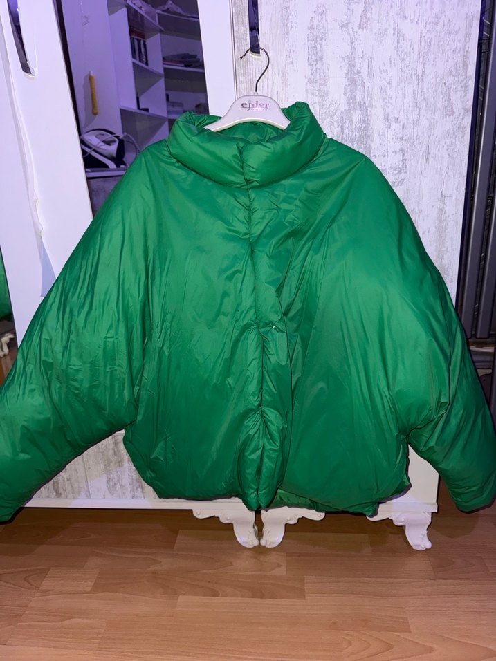 Bershka Şişme Mont Ünisex - Görsel 3