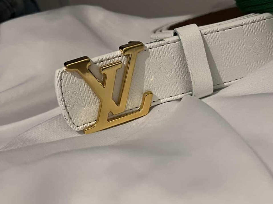 Louis Vuitton Beyaz Deri Kemer  Gold LV Tokalı - Görsel 2