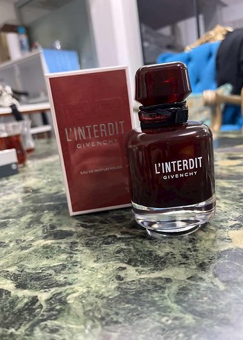 GIVENCHY