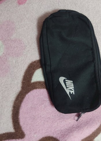 Nike Siyah Fermuarli Kompakt Canta