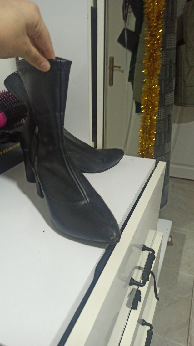 Tokalı Siyah Deri Stiletto Bot - Görsel 3