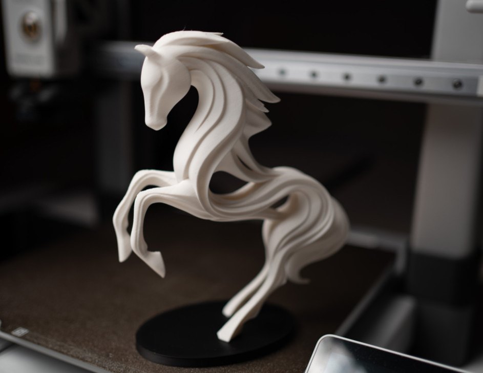 Beyaz Gri At Figürü - Görsel 2