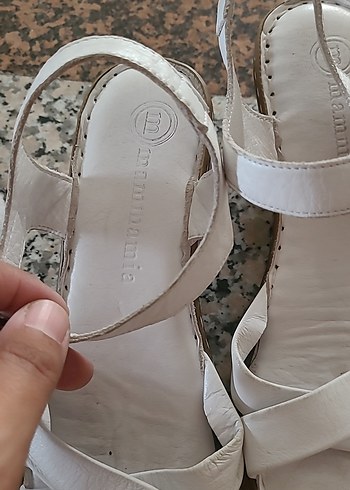 Mammamia Beyaz Dolgu Topuklu Tokalı Kadın Sandalet