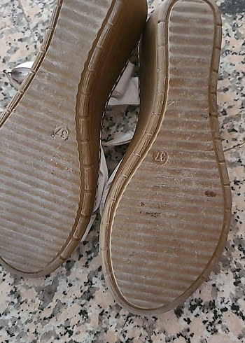 37 Beden beyaz Renk Beyaz Dolgu Topuklu Tokalı Kadın Sandalet