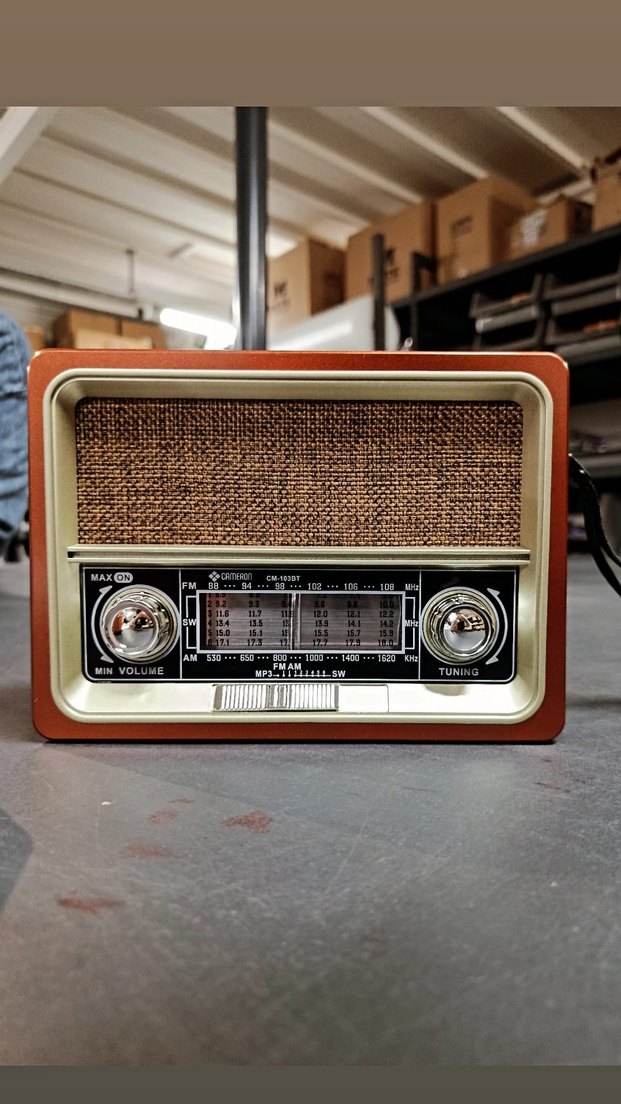 Renkli Kahverengi Müzik Sistemi - Görsel 3