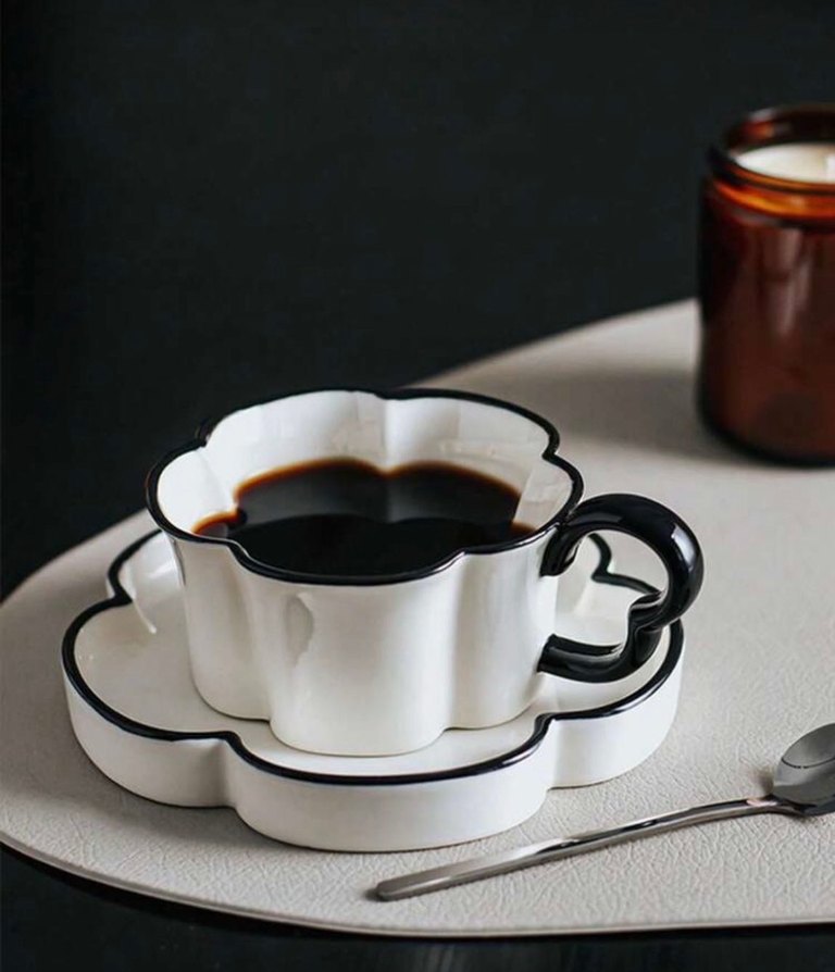 Çiçek Tasarımlı Fincan ve Tabak - Görsel 2